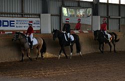 klein weihnachtsreiten